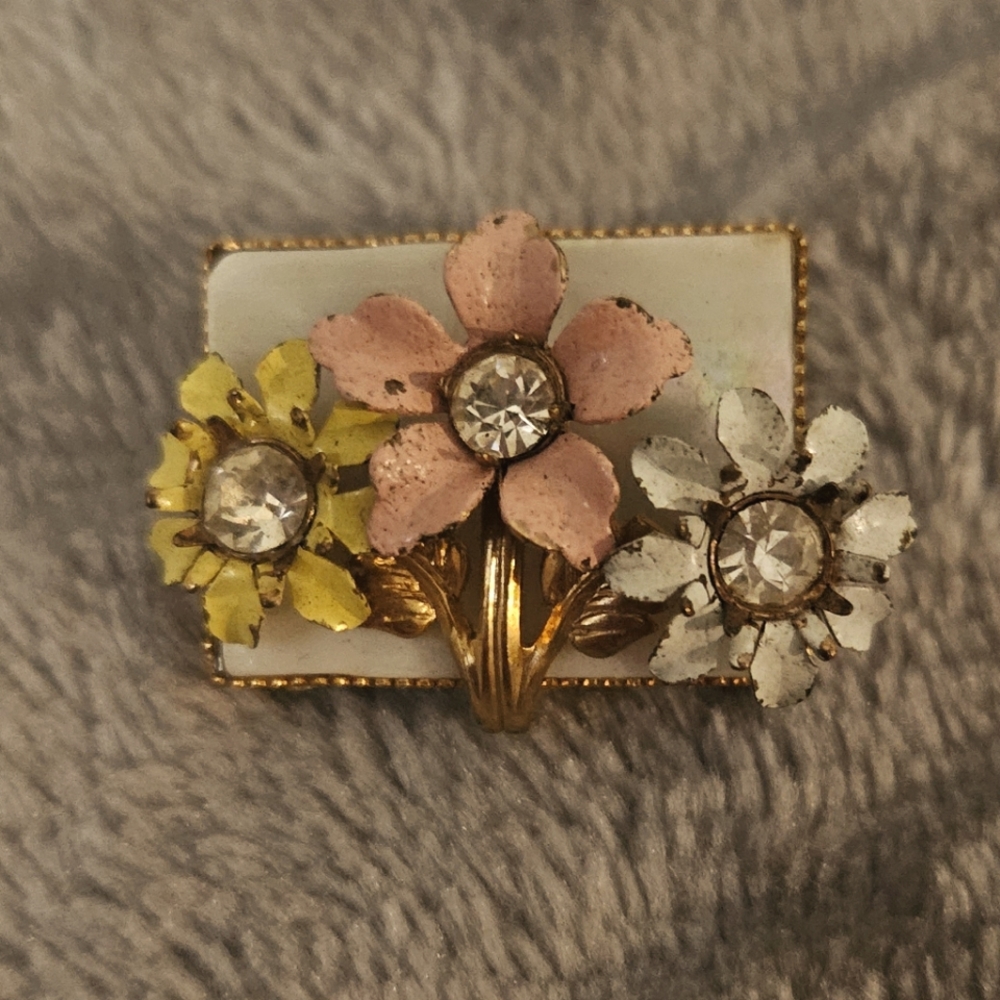 Mini gold enamel floral pin